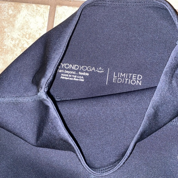 Beyond yoga limited quantity legging NWT - Picture 7 of 8